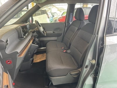 サクラ(ニッサン)中古車 後席内装