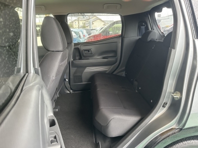 サクラ(ニッサン)中古車 後席から見た前席