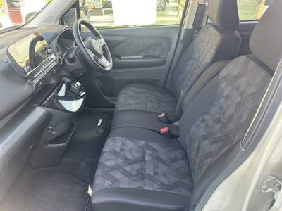 ekクロス(三菱)中古車 前席内装