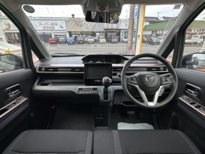 ワゴンRカスタムＺのOEM(スズキ)ディーラ-試乗車 後席から見た前席