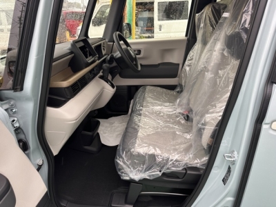 新型N-BOX(ホンダ)届出済未使用車 前席内装