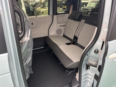 新型N-BOX(ホンダ)届出済未使用車 後席内装