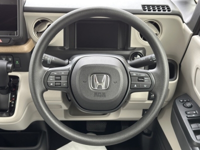新型N-BOX(ホンダ)届出済未使用車 内外装写真