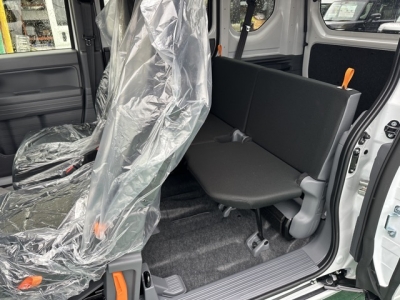 N-VAN(ホンダ)届出済未使用車 後席内装
