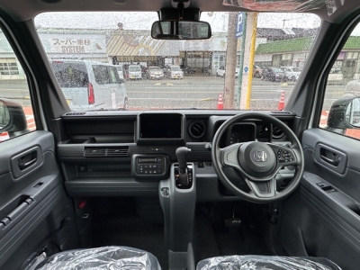 N-VAN(ホンダ)届出済未使用車 後席から見た前席