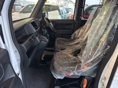 N-VAN(ホンダ)届出済未使用車 前席内装
