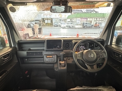 N-VAN(ホンダ)届出済未使用車 後席から見た前席
