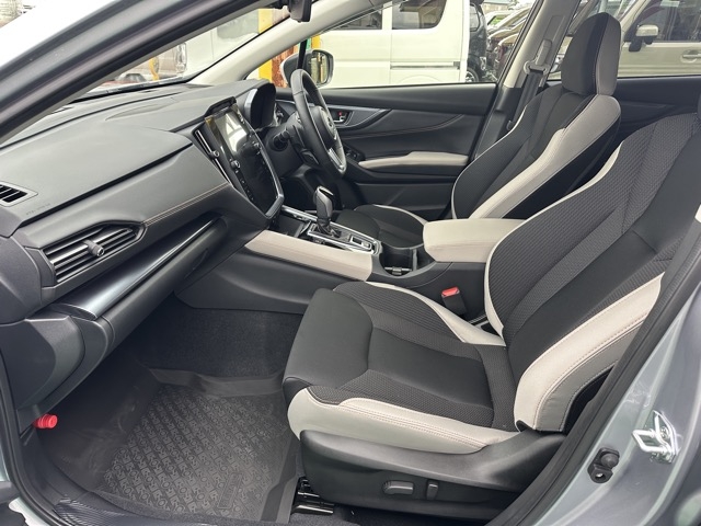 レヴォーグ(スバル)中古車 3
