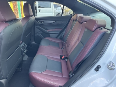 WRX S4(スバル)中古車 後席内装