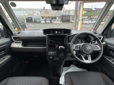 トール(ダイハツ)ディーラ-試乗車 後席から見た前席