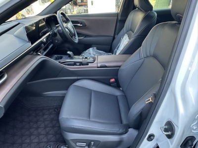 クラウンクロスオーバー(トヨタ)中古車 前席内装