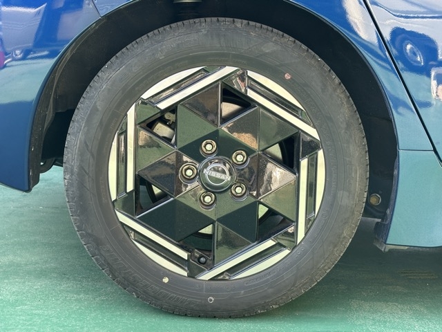 リーフ(ニッサン)中古車 13