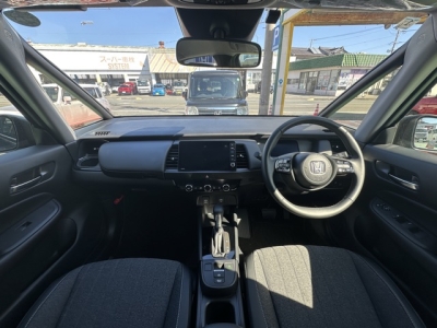 フィット(ホンダ)中古車 後席から見た前席