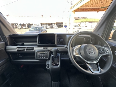 N-VAN(ホンダ)届出済未使用車 後席から見た前席