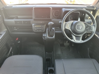 N-VAN(ホンダ)中古車 後席から見た前席