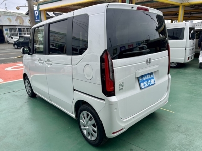 新型N-BOX(ホンダ)届出済未使用車 後方