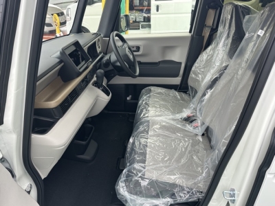 新型N-BOX(ホンダ)届出済未使用車 前席内装