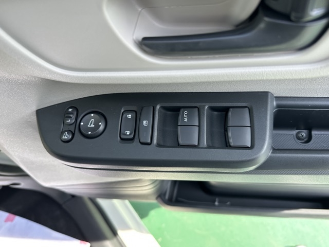 N-BOX(ダムド)届出済未使用車 14
