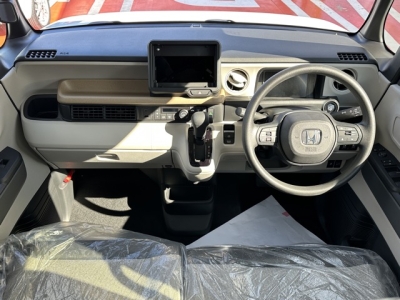 N-BOX(ホンダ)届出済未使用車 後席から見た前席