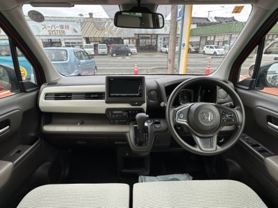 N-WGN(ホンダ)中古車 後席から見た前席