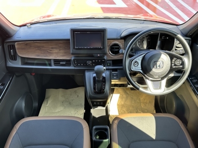 N-ONE(ホンダ)中古車 後席から見た前席