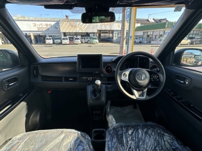 N-ONE(ホンダ)届出済未使用車 後席から見た前席