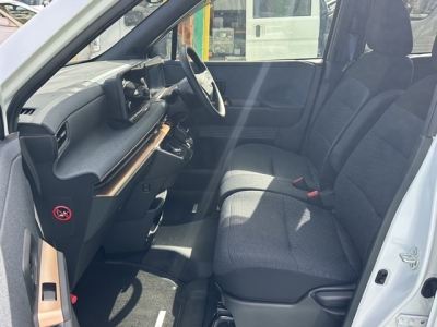 サクラ(ニッサン)中古車 前席内装