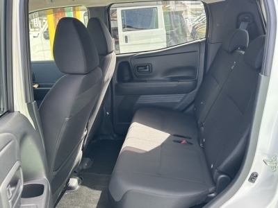 サクラ(ニッサン)中古車 後席内装