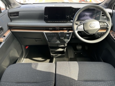 サクラ(ニッサン)中古車 後席から見た前席