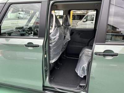 デリカミニ(三菱)届出済未使用車 後席内装