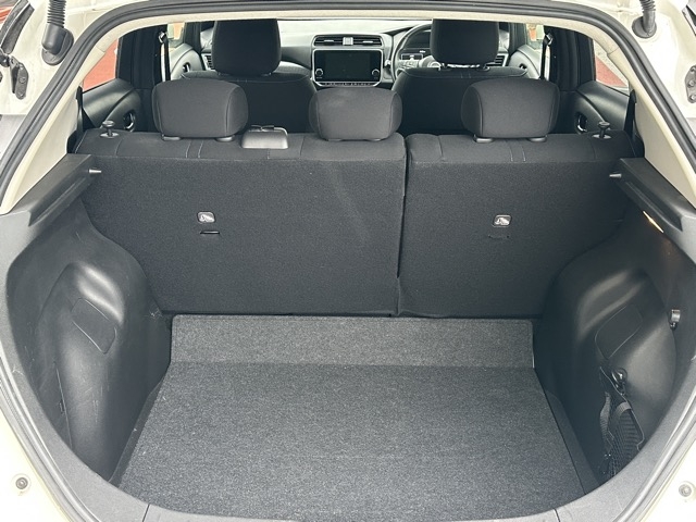 リーフ(ニッサン)中古車 9