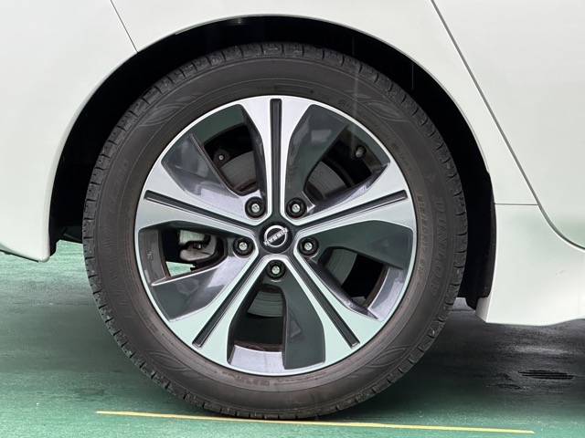 リーフ(ニッサン)中古車 12