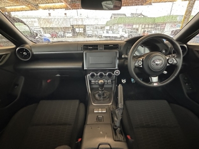 GR86(トヨタ)中古車 後席から見た前席