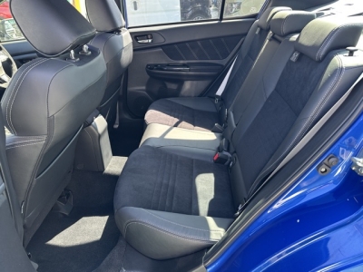 WRX S4(スバル)登録済未使用車 後席内装