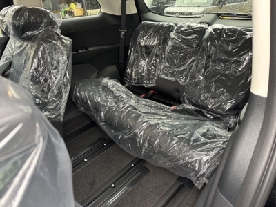 オデッセイ(ホンダ)登録済未使用車 後席から見た前席