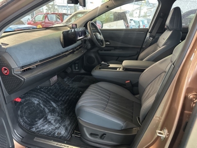 アリア(ニッサン)中古車 前席内装