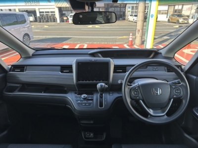 フリード+(ホンダ)レンタＵＰ 後席から見た前席