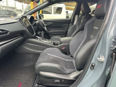 レヴォーグ(スバル)中古車 前席内装