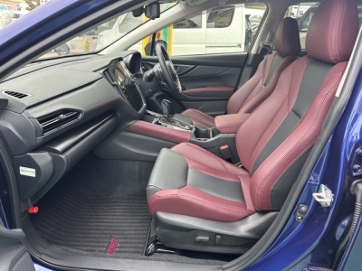 レヴォーグ(スバル)中古車 前席内装