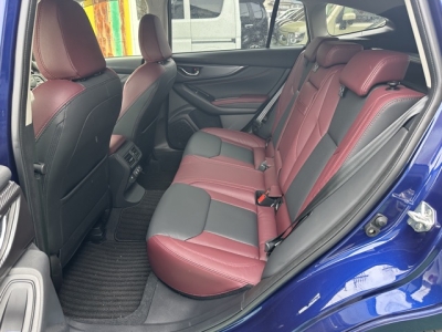 レヴォーグ(スバル)中古車 後席内装