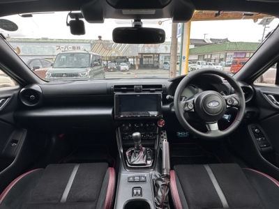 BRZ(スバル)中古車 後席から見た前席