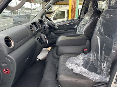 キャラバン(ニッサン)登録済未使用車 前席内装