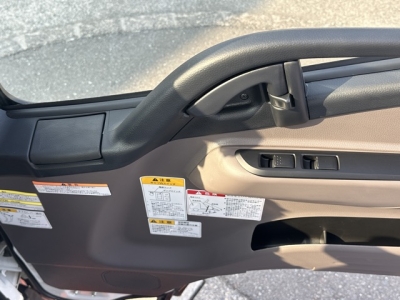 キャンター(三菱)登録済未使用車 内外装写真他２