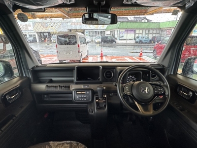 N-VAN(ホンダ)届出済未使用車 後席から見た前席