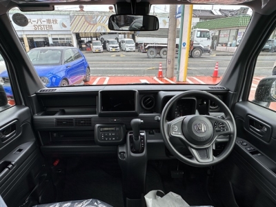 N-VAN(ホンダ)届出済未使用車 後席から見た前席