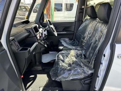 タントカスタム(ダイハツ)届出済未使用車 前席内装