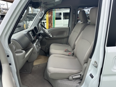 NV100クリッパーリオ(ニッサン)中古車 前席内装