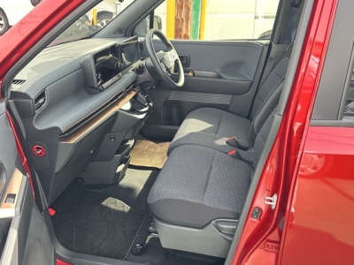 サクラ(ニッサン)中古車 前席内装