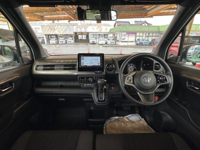 N-WGN(ホンダ)中古車 後席から見た前席