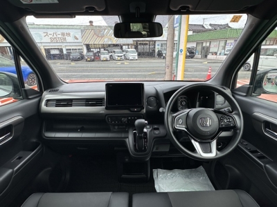 N-WGN(ホンダ)中古車 後席から見た前席